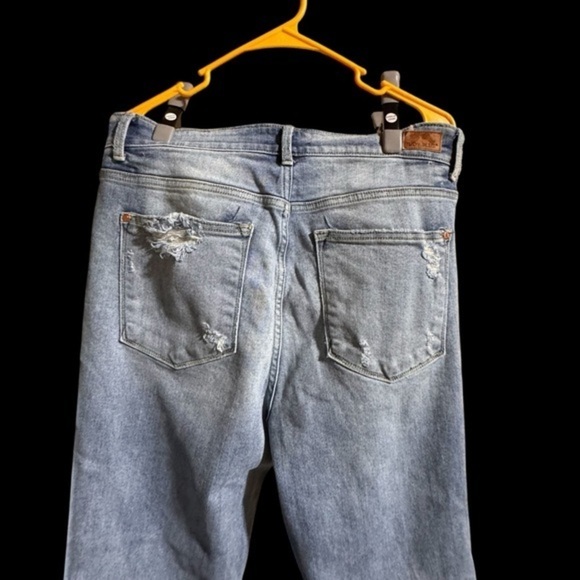 JUDY BLUE Los Angeles 16w high rise straight fit light wash distressed jeans EUC - Picture 4 of 16